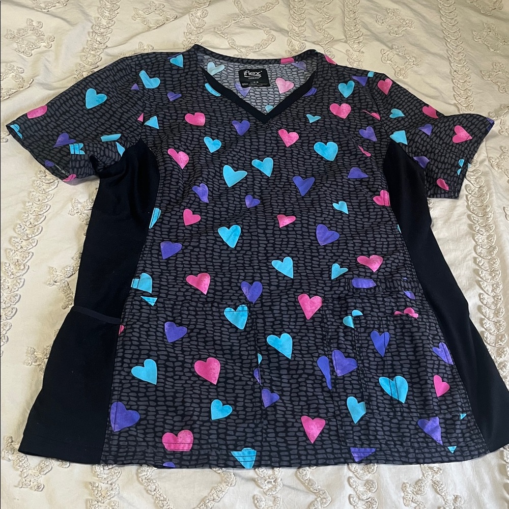 Cherokee Heart Print V-Neck Scrub Top Large